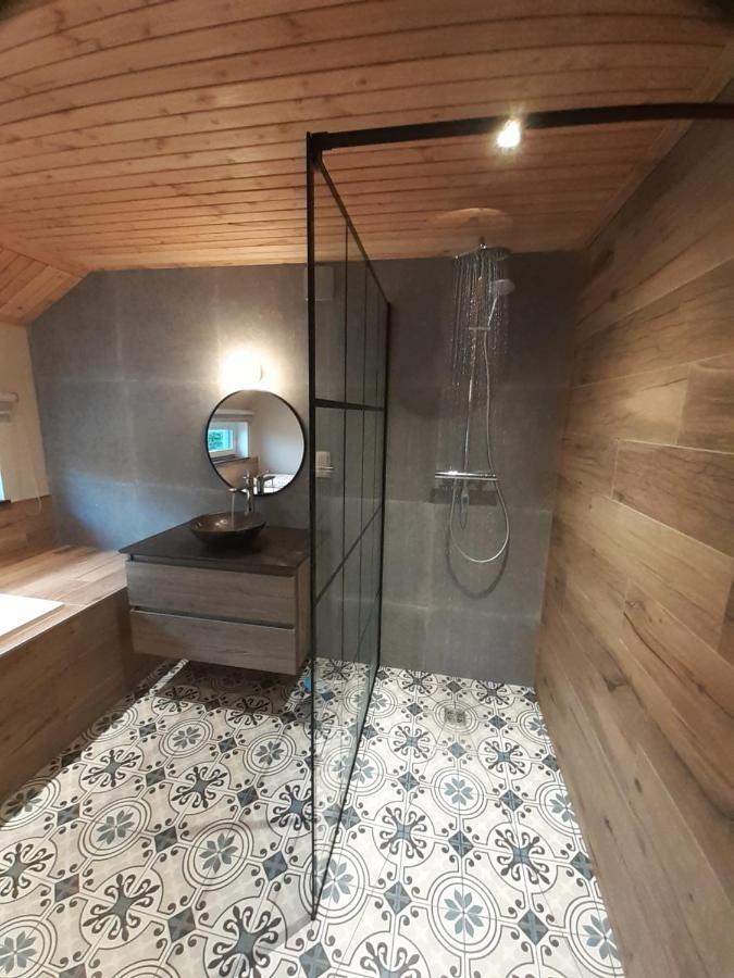 Petite perle en Haute Ardenne avec vue sur la vallée, cabine infra-rouge et bain balnéo Lierneux Extérieur photo