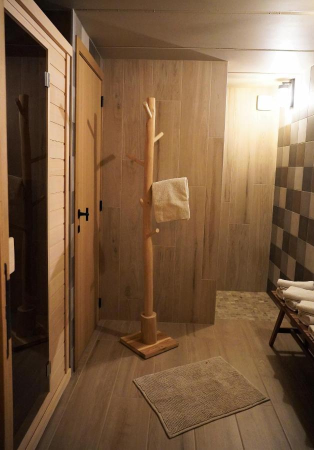 Petite perle en Haute Ardenne avec vue sur la vallée, cabine infra-rouge et bain balnéo Lierneux Extérieur photo