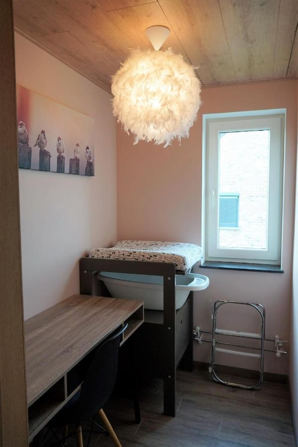 Petite perle en Haute Ardenne avec vue sur la vallée, cabine infra-rouge et bain balnéo Lierneux Extérieur photo
