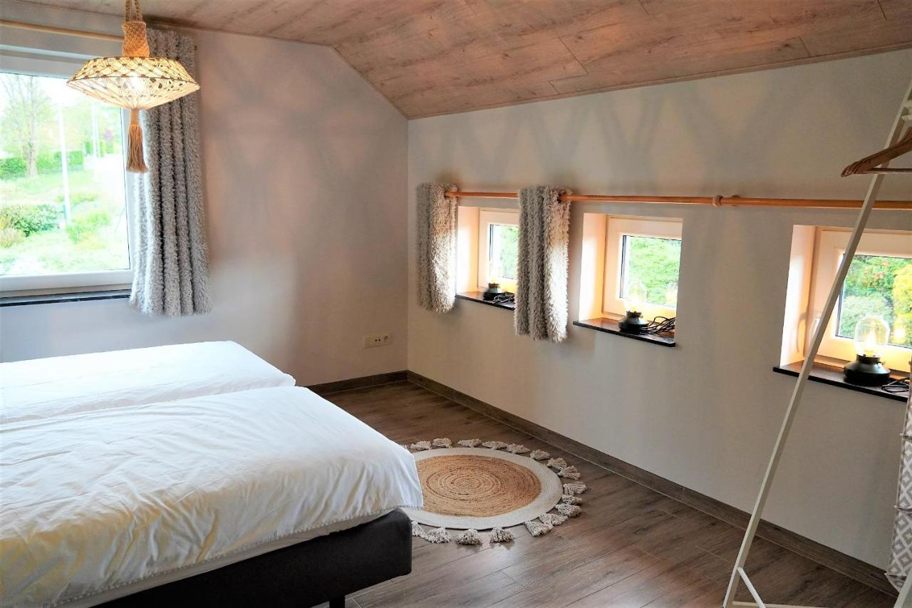 Petite perle en Haute Ardenne avec vue sur la vallée, cabine infra-rouge et bain balnéo Lierneux Extérieur photo