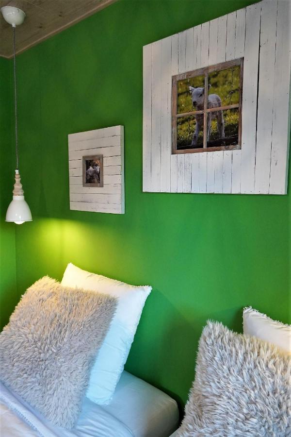 Petite perle en Haute Ardenne avec vue sur la vallée, cabine infra-rouge et bain balnéo Lierneux Extérieur photo